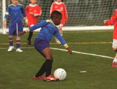 Young kids playing football x