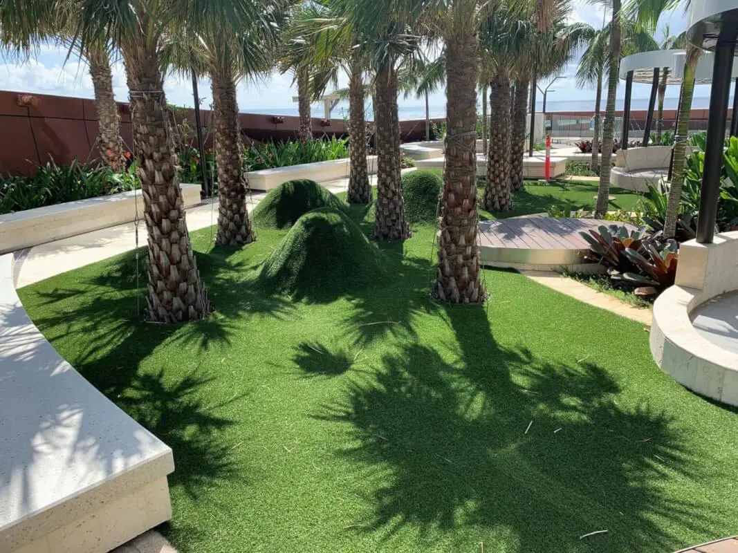 How to Look After Your Synthetic Grass: A Guide for Homeowners 4 summer envy 44 .1