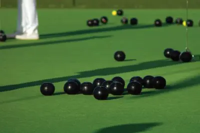 Artificial Grass vs Natural Grass for Lawn Bowls 3 Bowlsweave